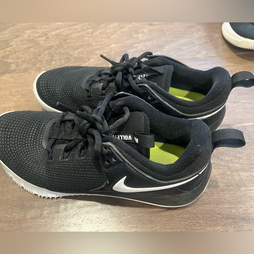 Nike women’s volleyball shoes size 8